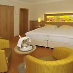 מלון Gronauer Tannenhof 3*